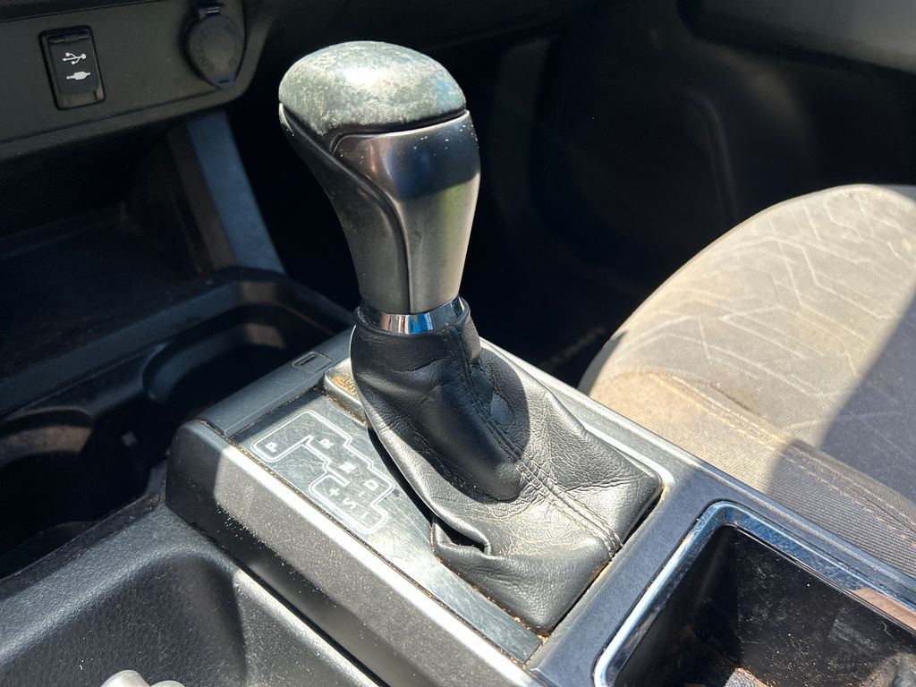Used 2016  Toyota  image 18