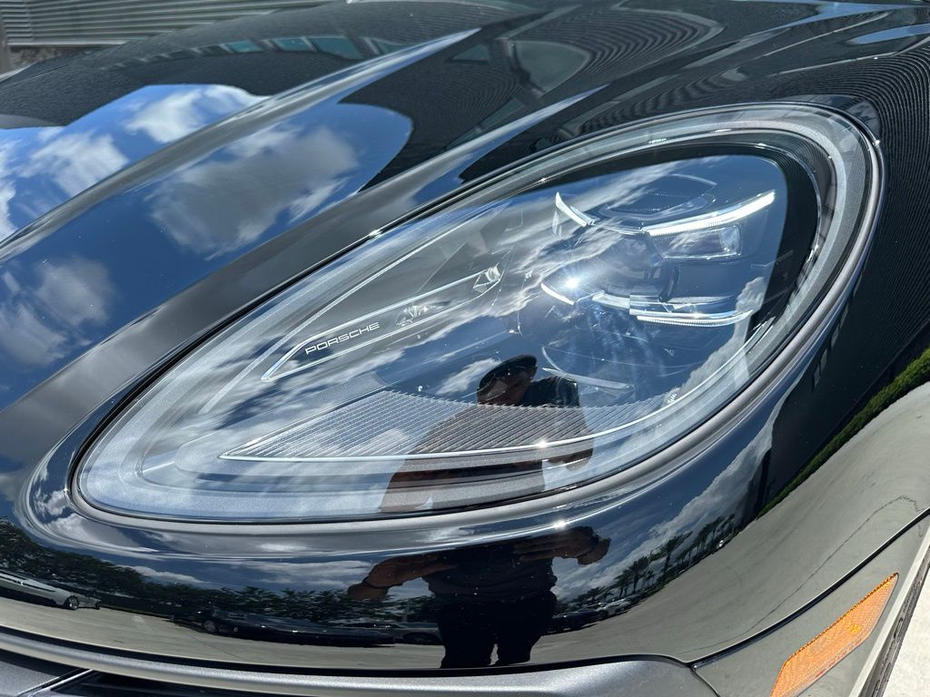 2025 Porsche Macan  12