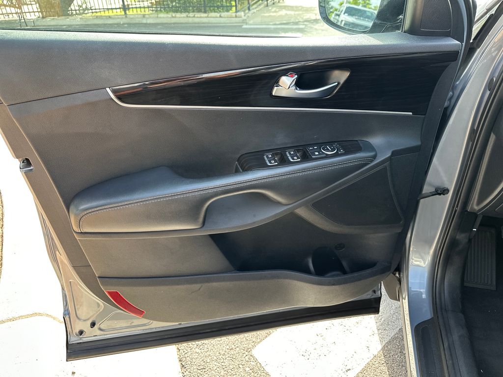 Used 2020 Silver Kia S image 17