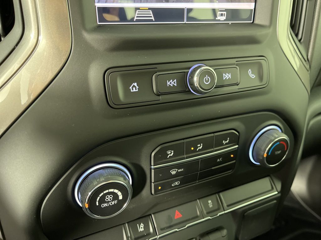 Thumbnail: 2026 Chevrolet Silverado 2500 - 31