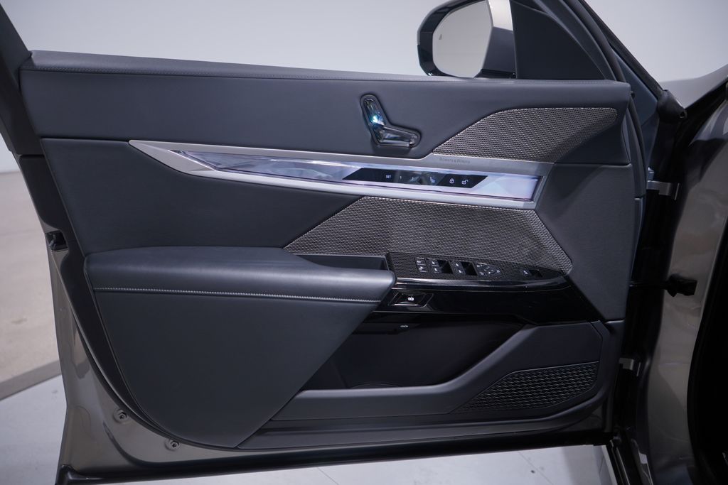 Thumbnail: 2023 BMW 7 Series - 17