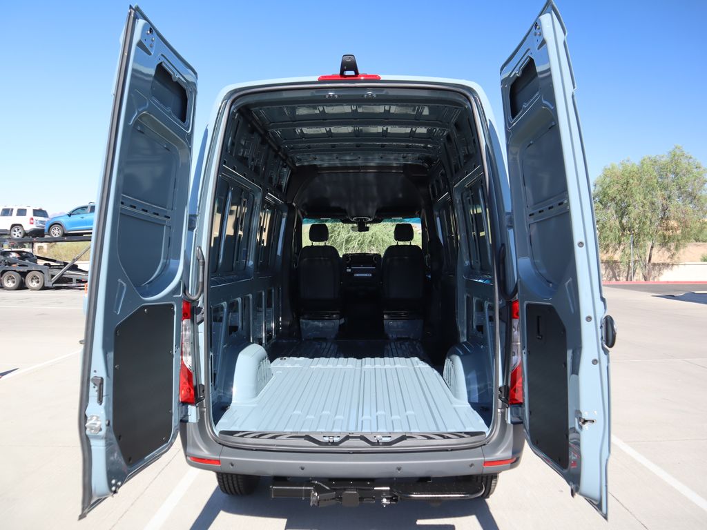 Thumbnail: 2025 Mercedes-Benz Sprinter - 31