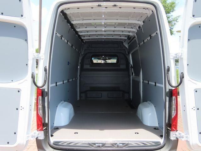 2024 Mercedes-Benz Sprinter 2500 18