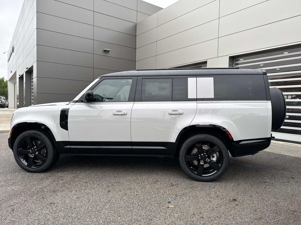 New 2026 Gray Land Rover X-Dynamic SE image 4