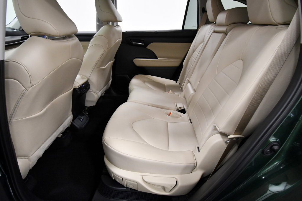 Used 2025 Toyota Highlander Hybrid SUV