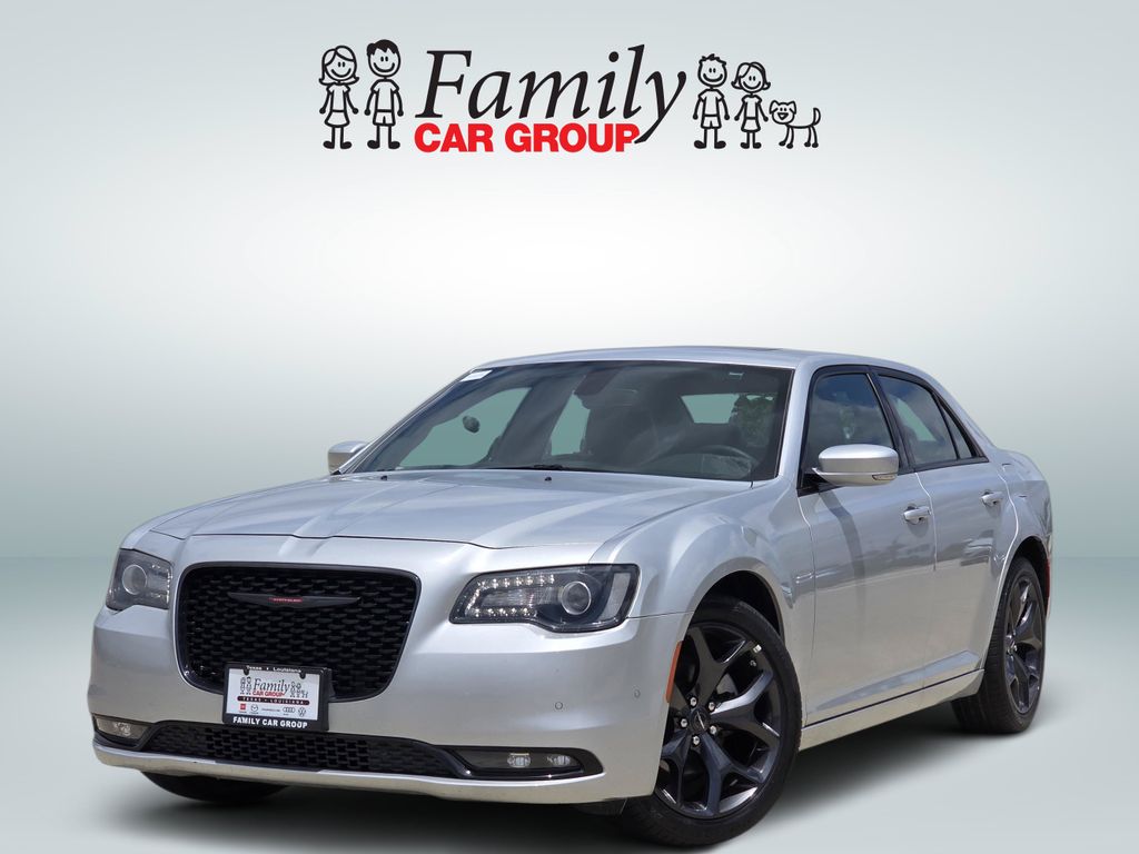 Silver Mist Clearcoat 2023 Chrysler 300 Sedan Rear-Wheel Drive 8-Speed Automatic