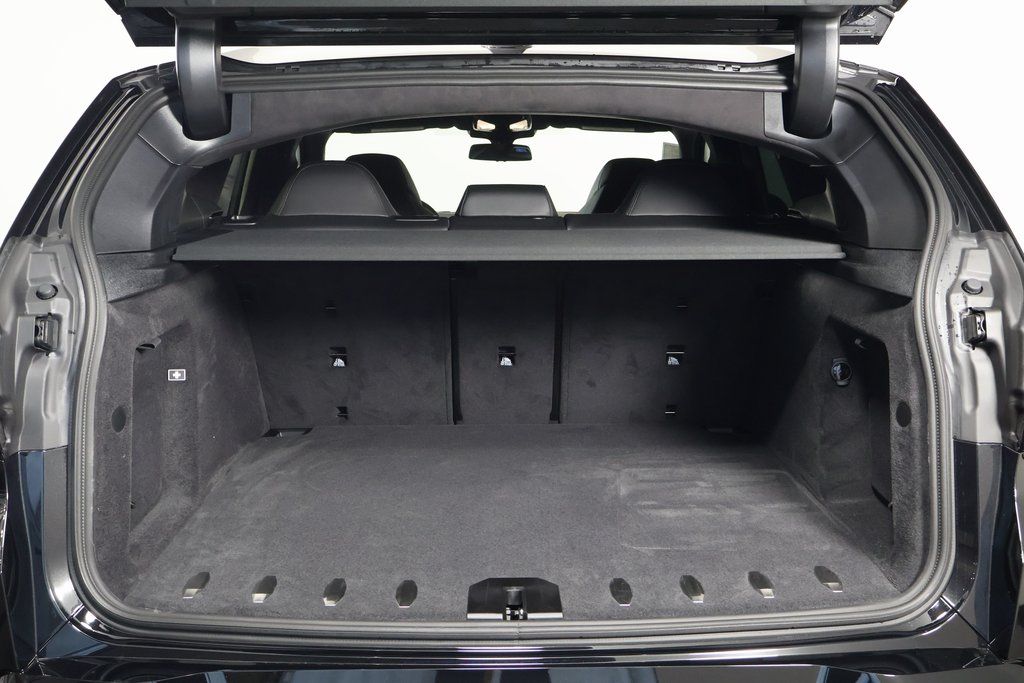 Thumbnail: 2026 BMW XM - 8