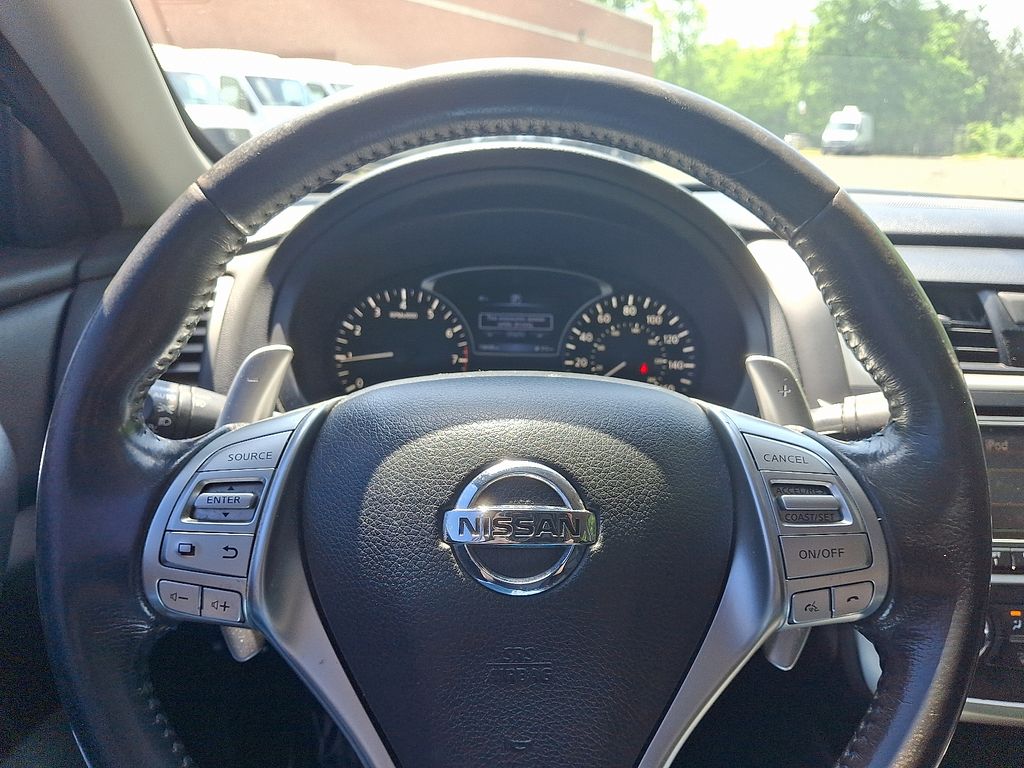 2017 Nissan Altima SR 18