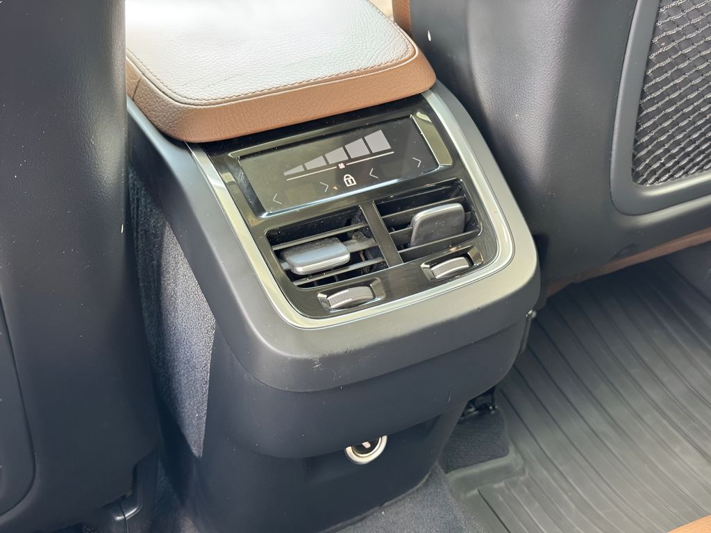 Used Car 2020 Volvo Xc90  T6 Momentum For Sale Under $30,000 In Austin, Texas