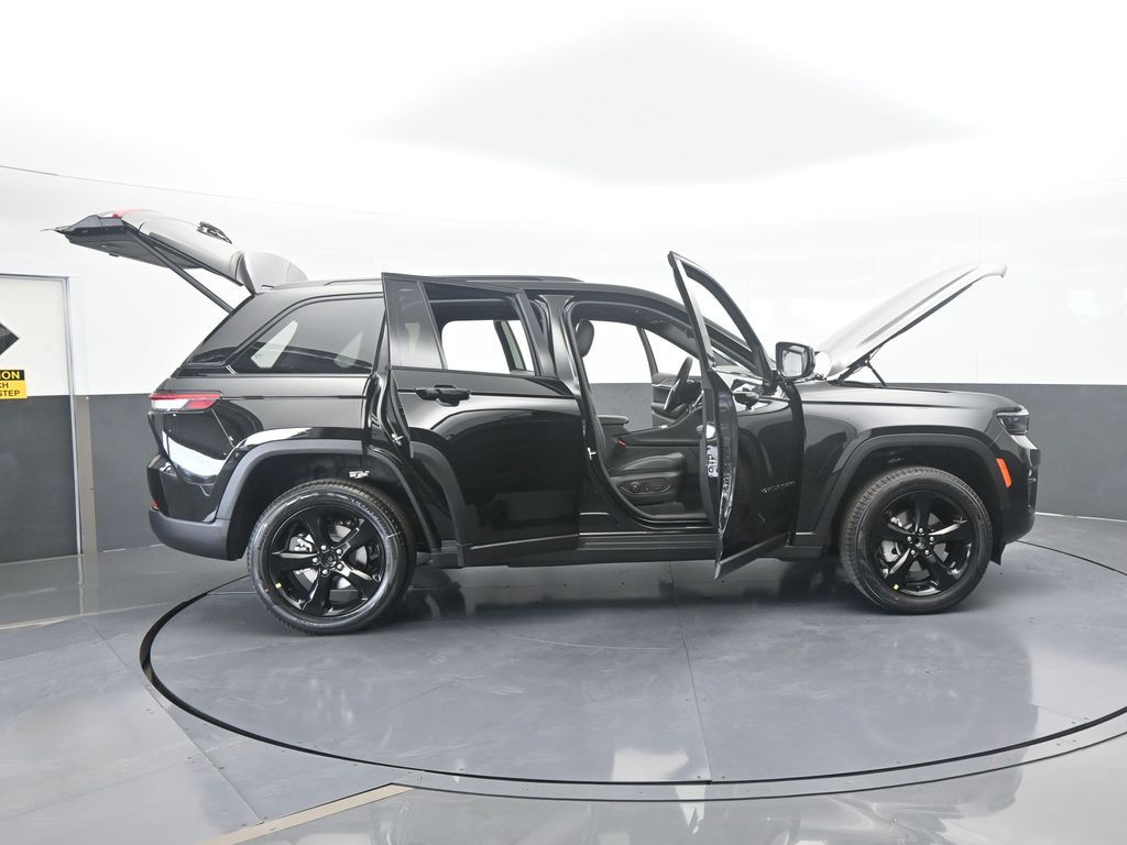 New 2025 Diamond Black Crystal Pearlcoat Jeep Limited image 66