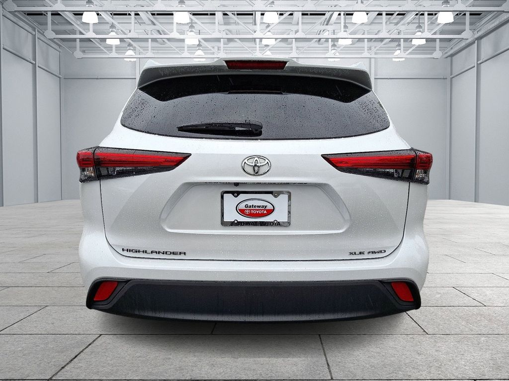 2022 Toyota Highlander XLE 5