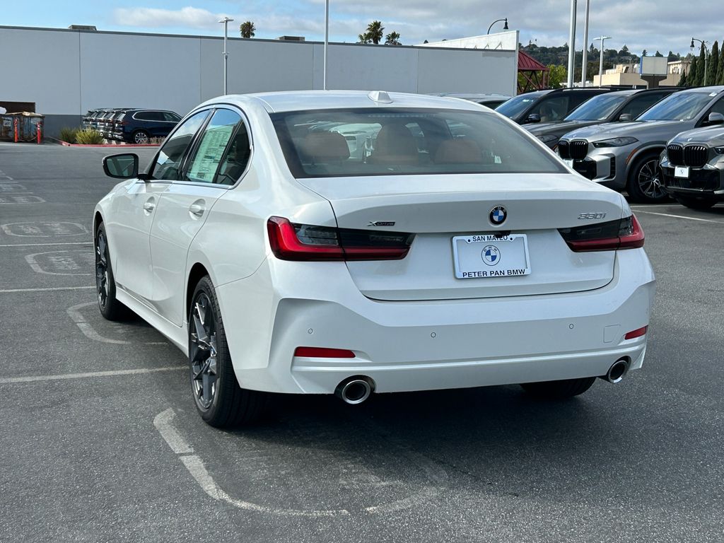 Thumbnail: 2025 BMW 3 Series - 3