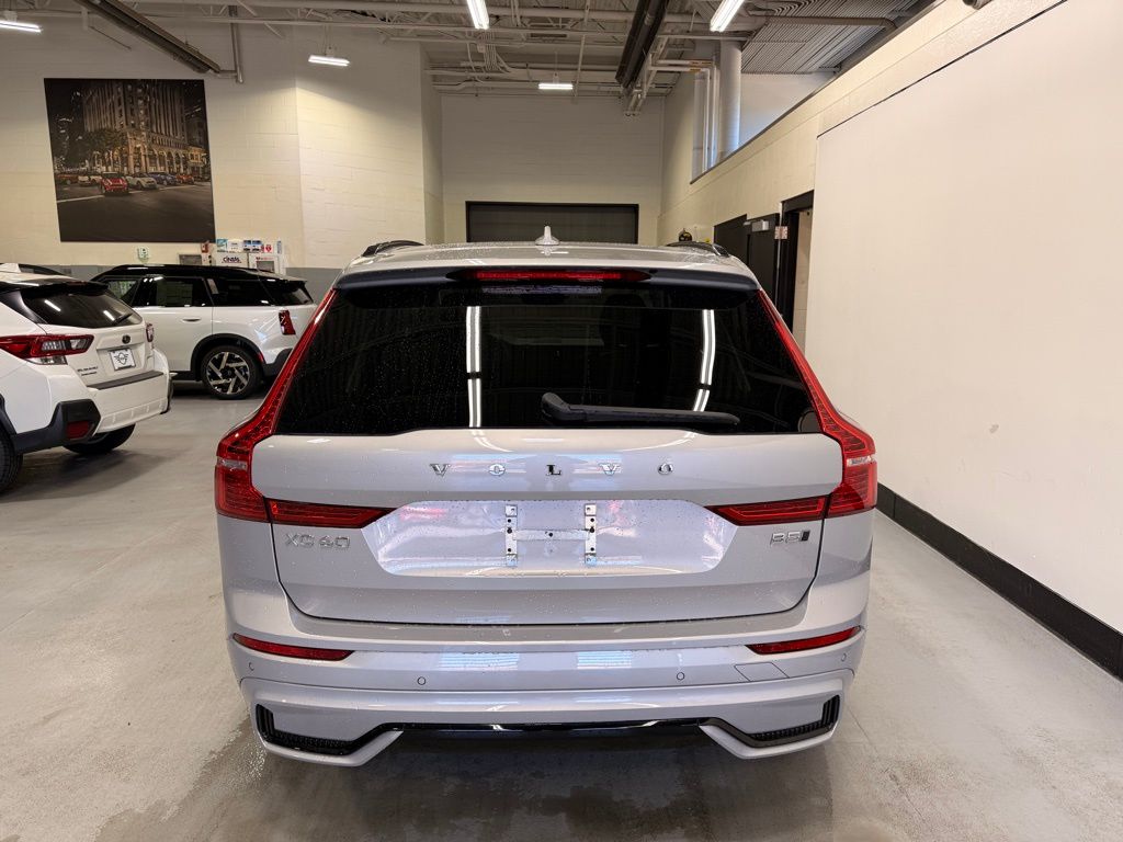 Thumbnail: 2025 Volvo XC60 - 4