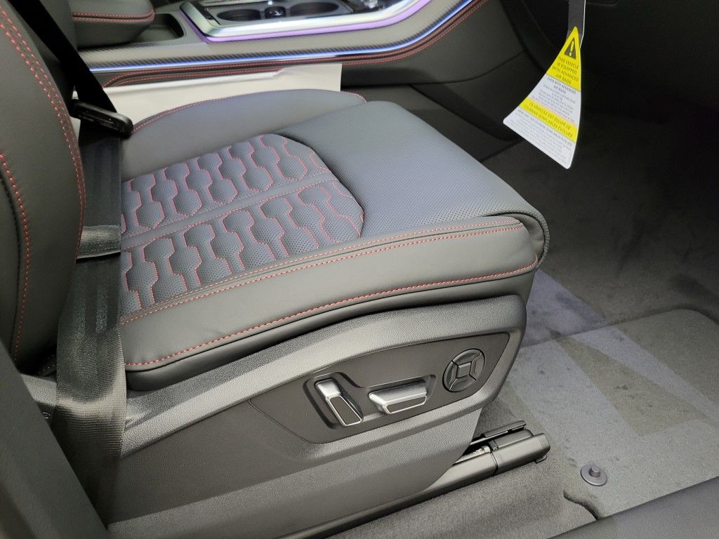 Thumbnail: 2026 Audi RS Q8 - 14