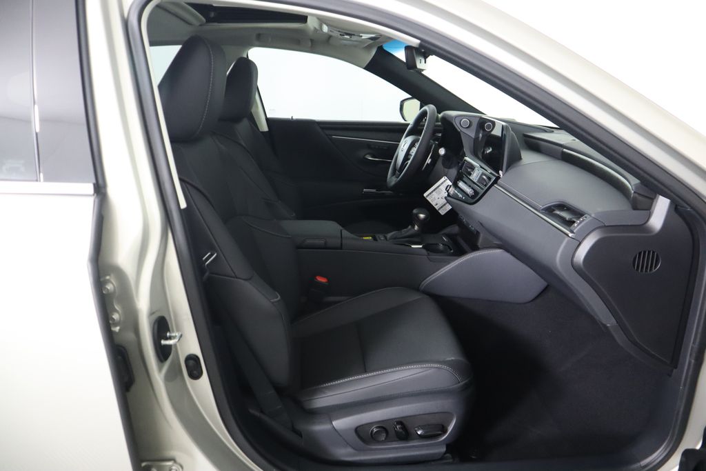 2025 Lexus ES Hybrid 300h 21