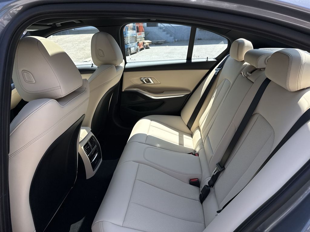 Thumbnail: 2026 BMW 3 Series - 23