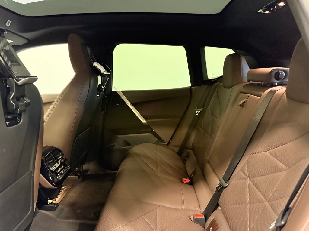Thumbnail: 2023 BMW iX - 21