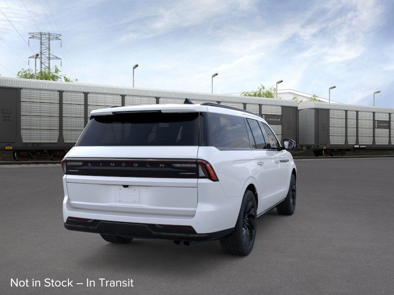 Thumbnail: 2025 Lincoln Navigator L - 8