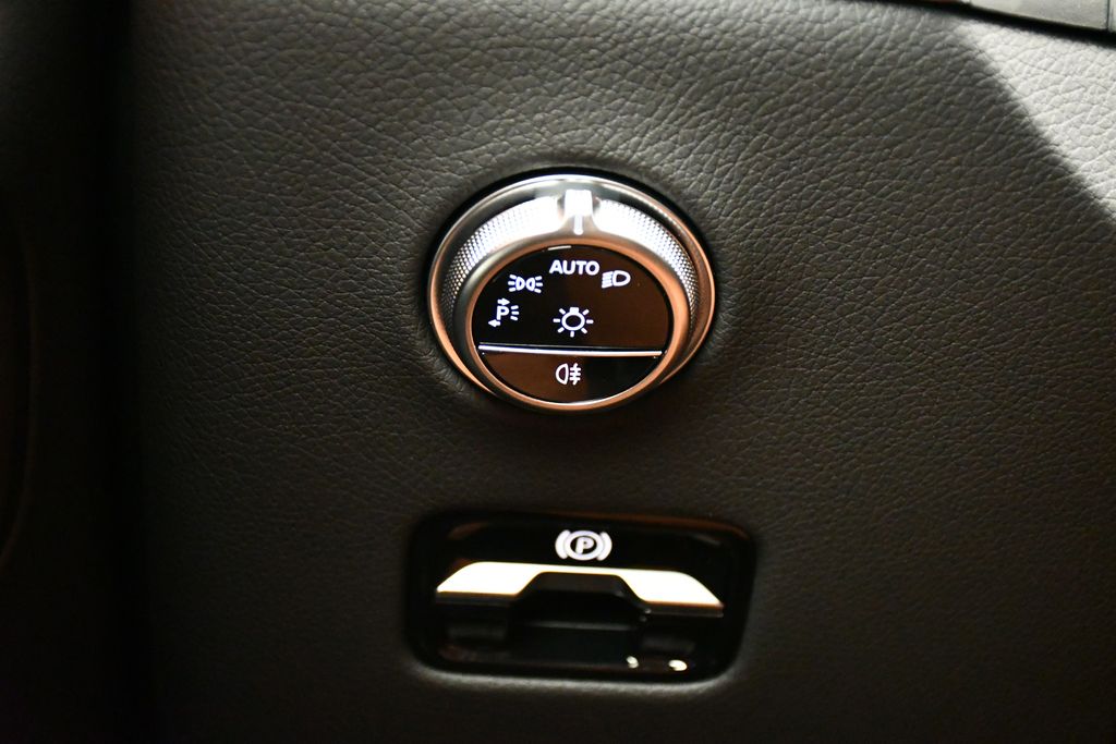 Thumbnail: 2025 Mercedes-Benz GLC - 19