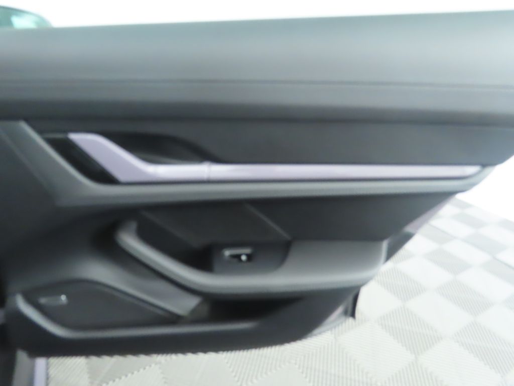 Thumbnail: 2025 Porsche Taycan - 28