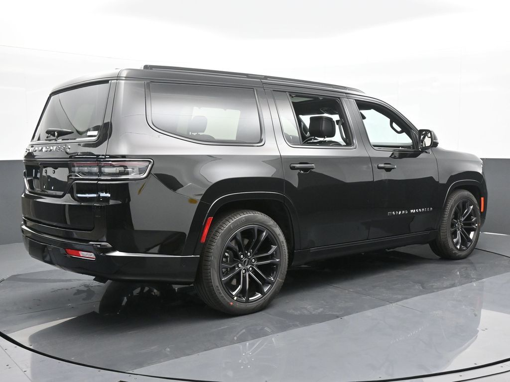 Used 2024 Diamond Black Crystal Pearlcoat Jeep Series II image 6