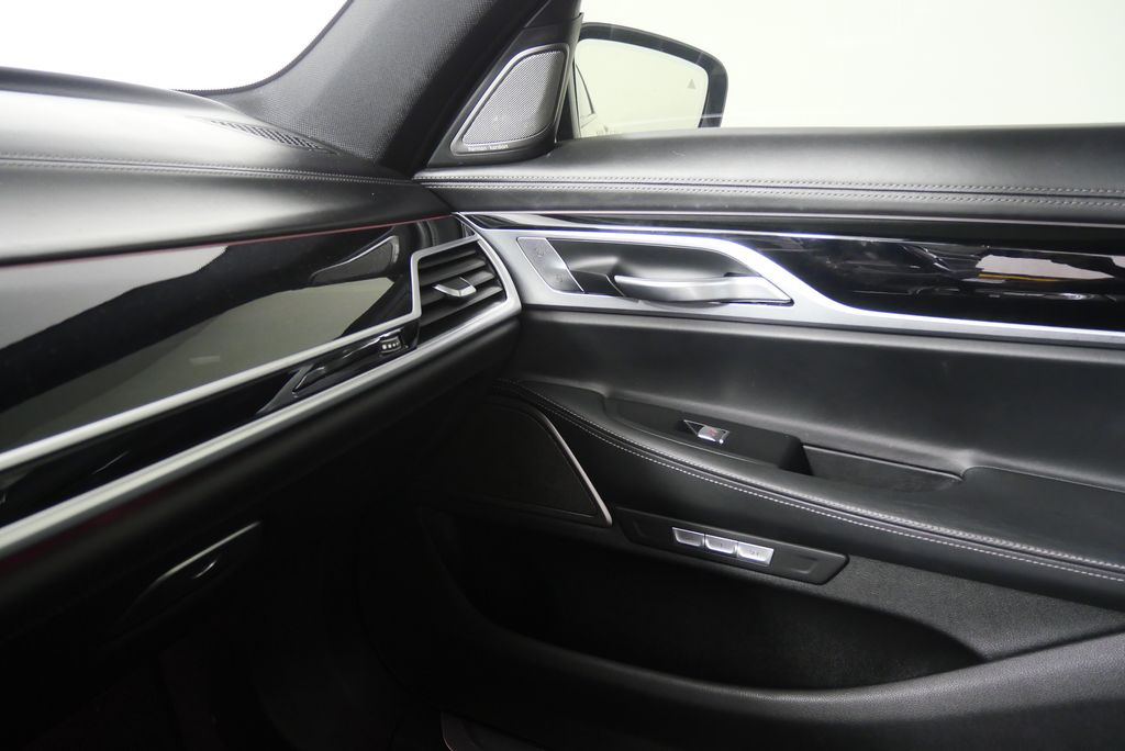 2018 BMW 7 Series 740i xDrive 27