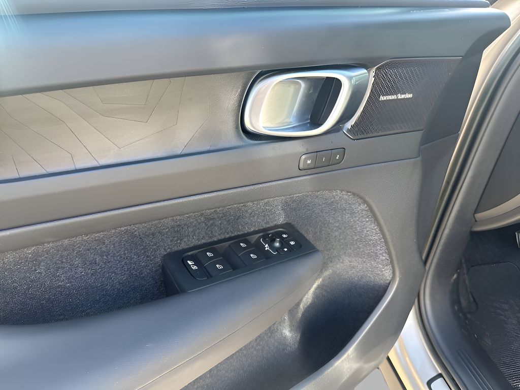 Used Car 2023 Volvo Xc40 Recharge Pure Electric  Ultimate For Sale Under $35,000 In Austin, Texas