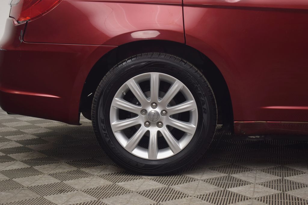 used 2014 Chrysler 200 car, priced at $7,000