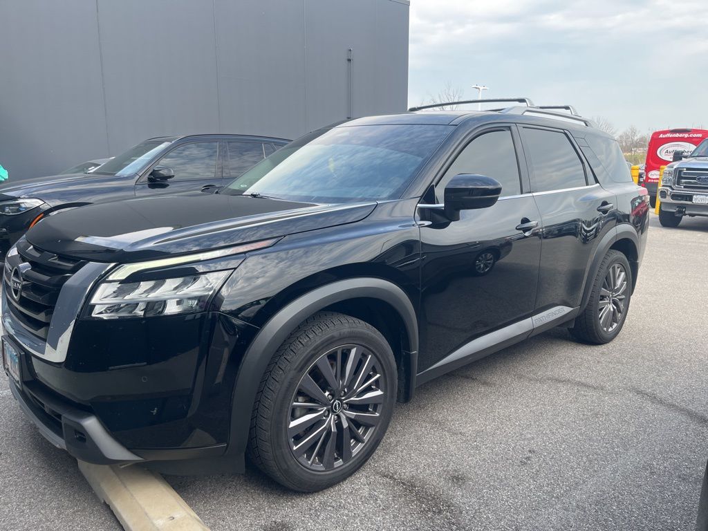 2023 Nissan Pathfinder SL 4WD