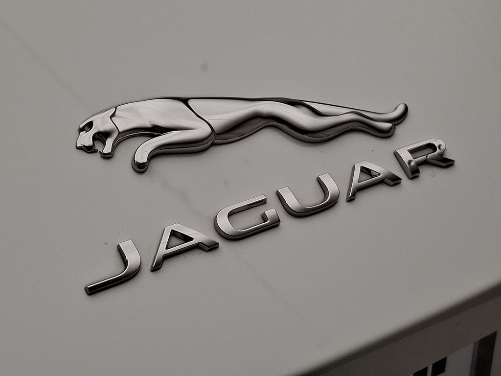 2023 Jaguar F-Type  29