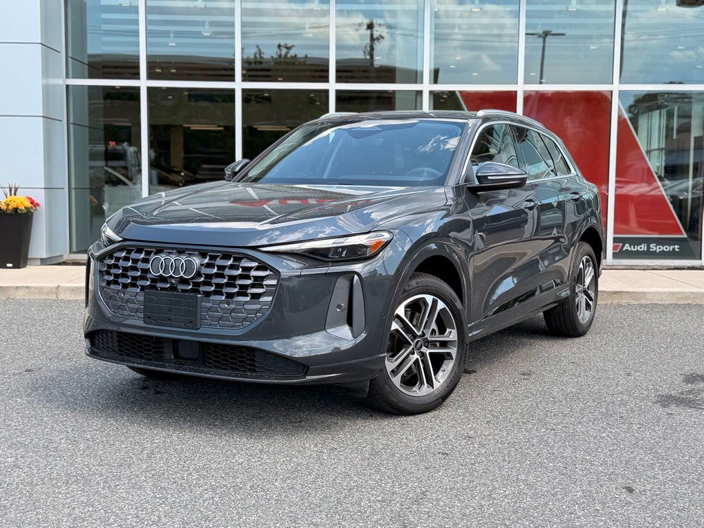 2025 Audi Q5 Gris (Tambora Gray Metallic) SUV/Crossover Tracción en las cuatro ruedas 7 velocidades Automática