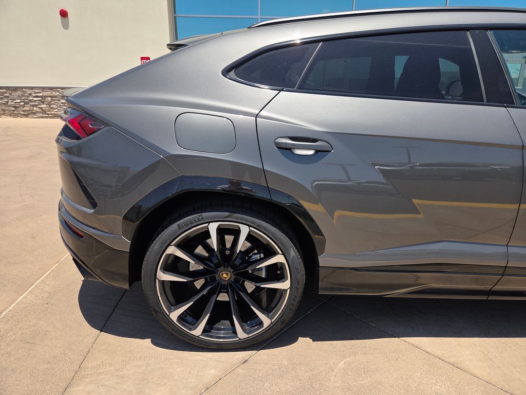 Thumbnail: 2022 Lamborghini Urus - 11