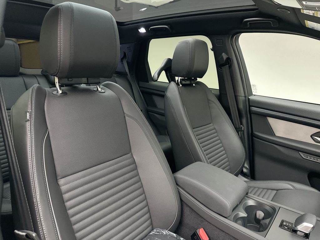 Thumbnail: 2026 Land Rover Discovery Sport - 6