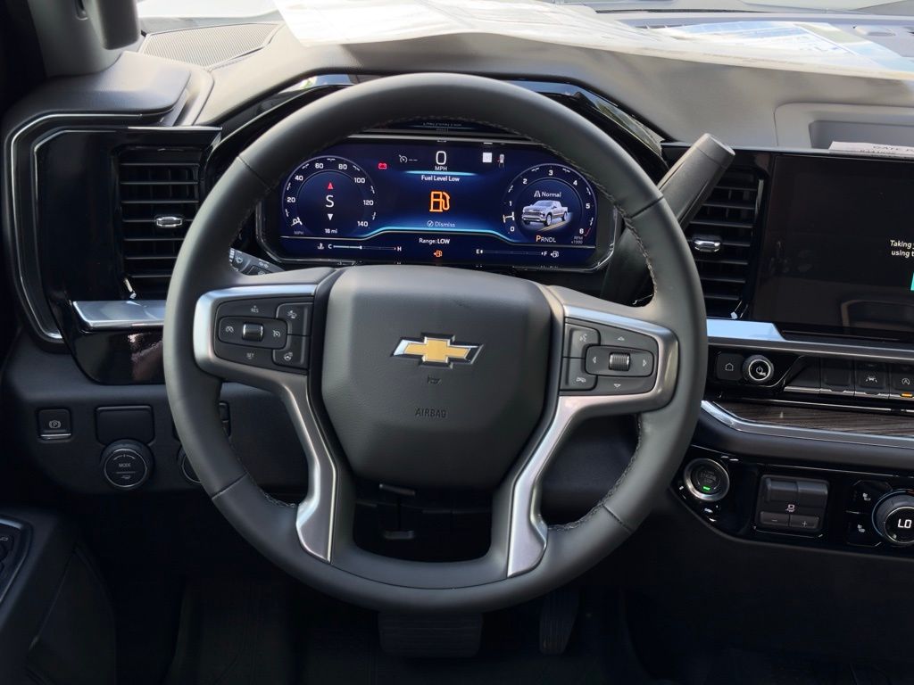 2025 Chevrolet Silverado 1500 LT 18