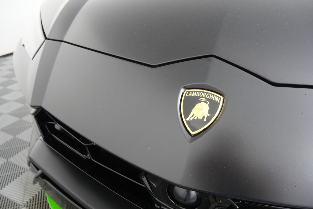 Thumbnail: 2020 Lamborghini Urus - 10