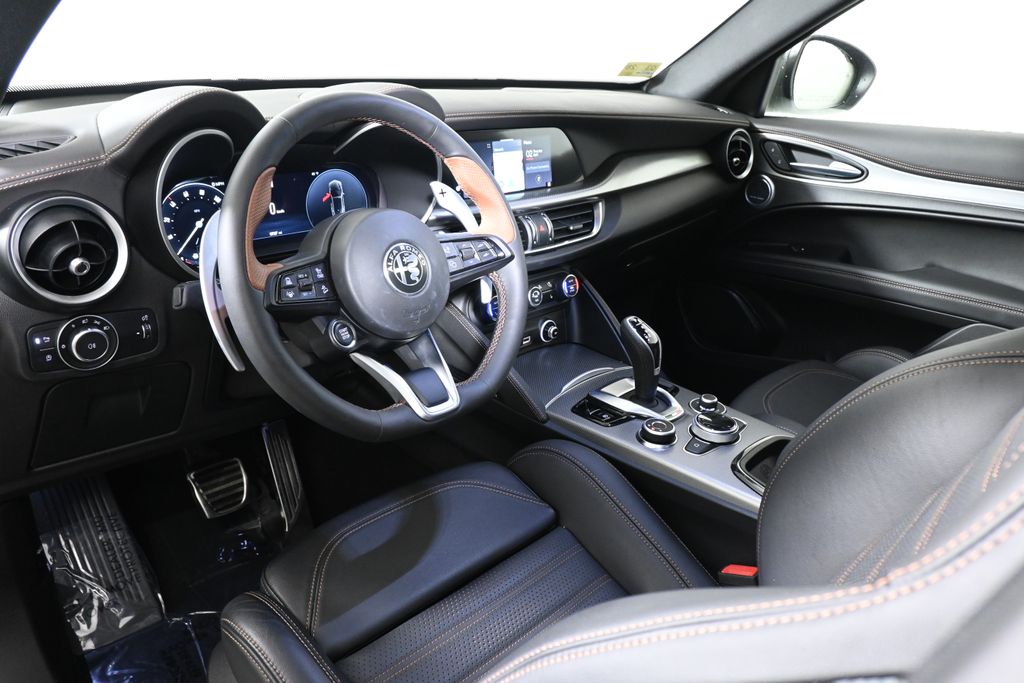 Thumbnail: 2025 Alfa Romeo Stelvio - 14