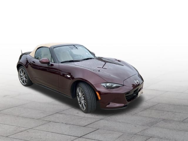 Artisan Red Metallic 2025 Mazda MX-5 Miata Convertible Rear-Wheel Drive 6-Speed Manual