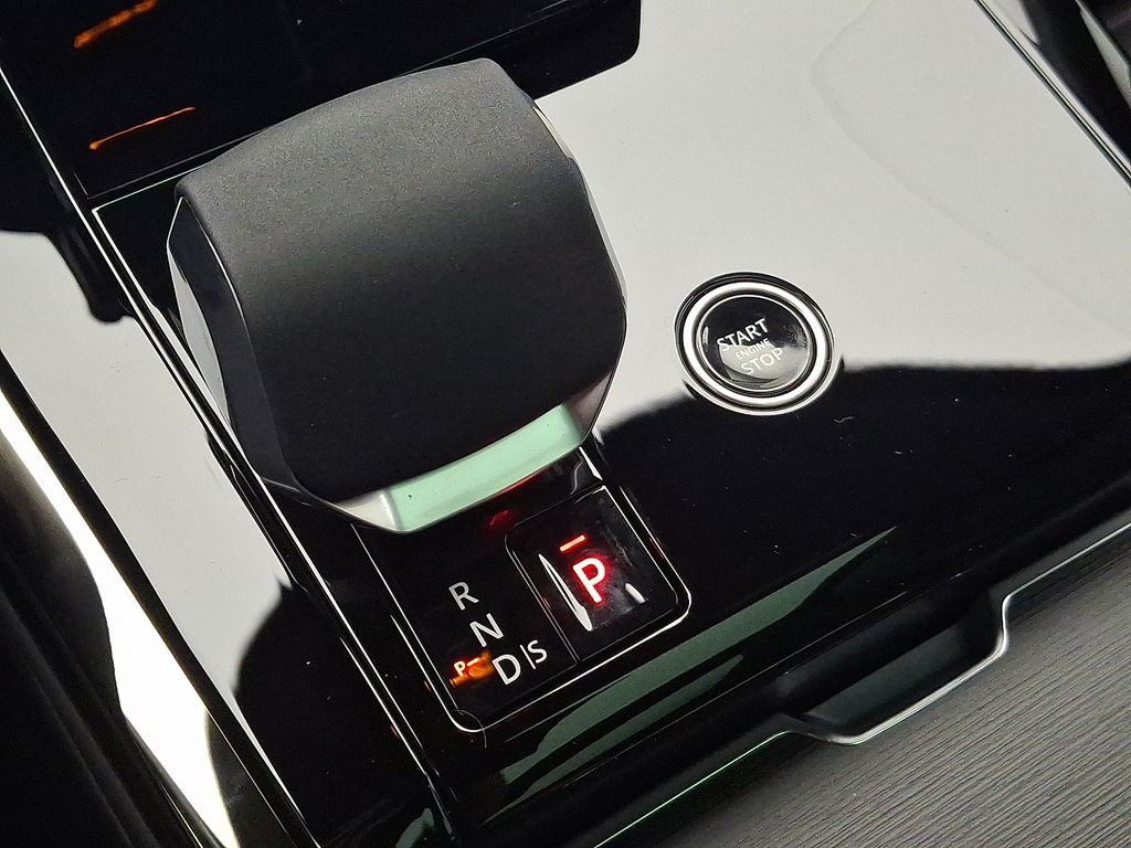 Thumbnail: 2025 Land Rover Range Rover Sport - 11