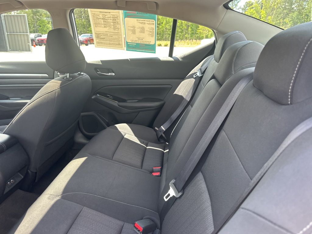 2022 Brilliant Silver Metallic Nissan Altima 2.5 SV FWD Sedan