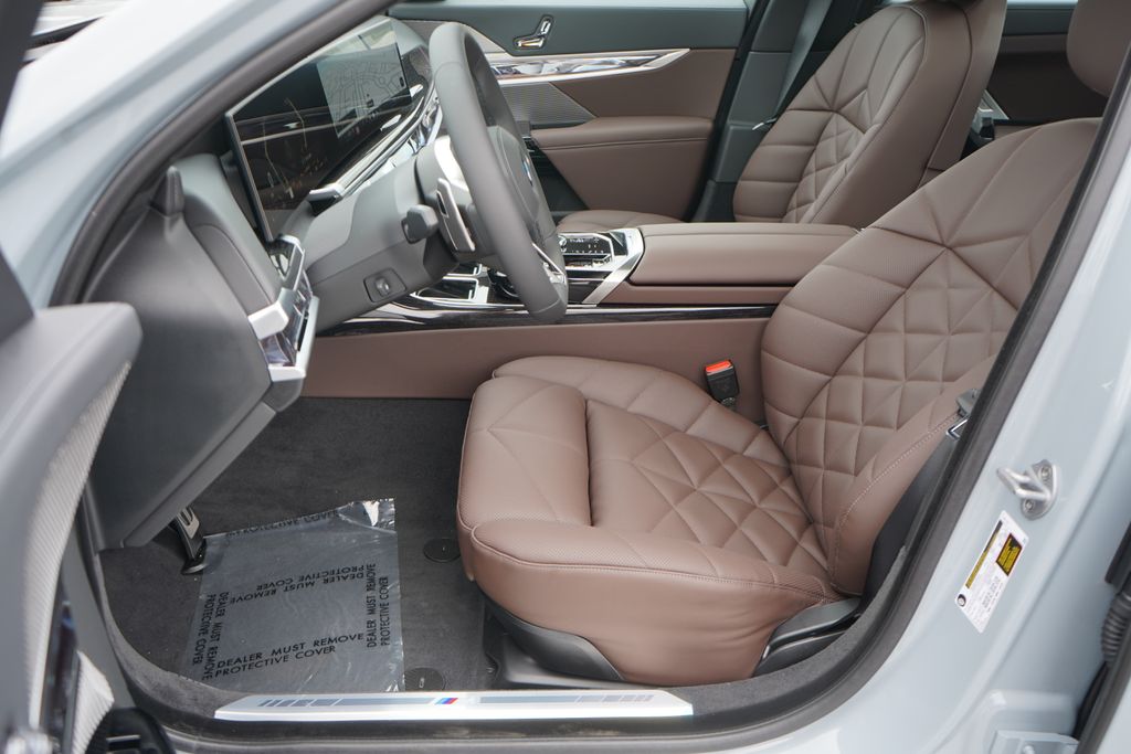 Thumbnail: 2025 BMW 7 Series - 11
