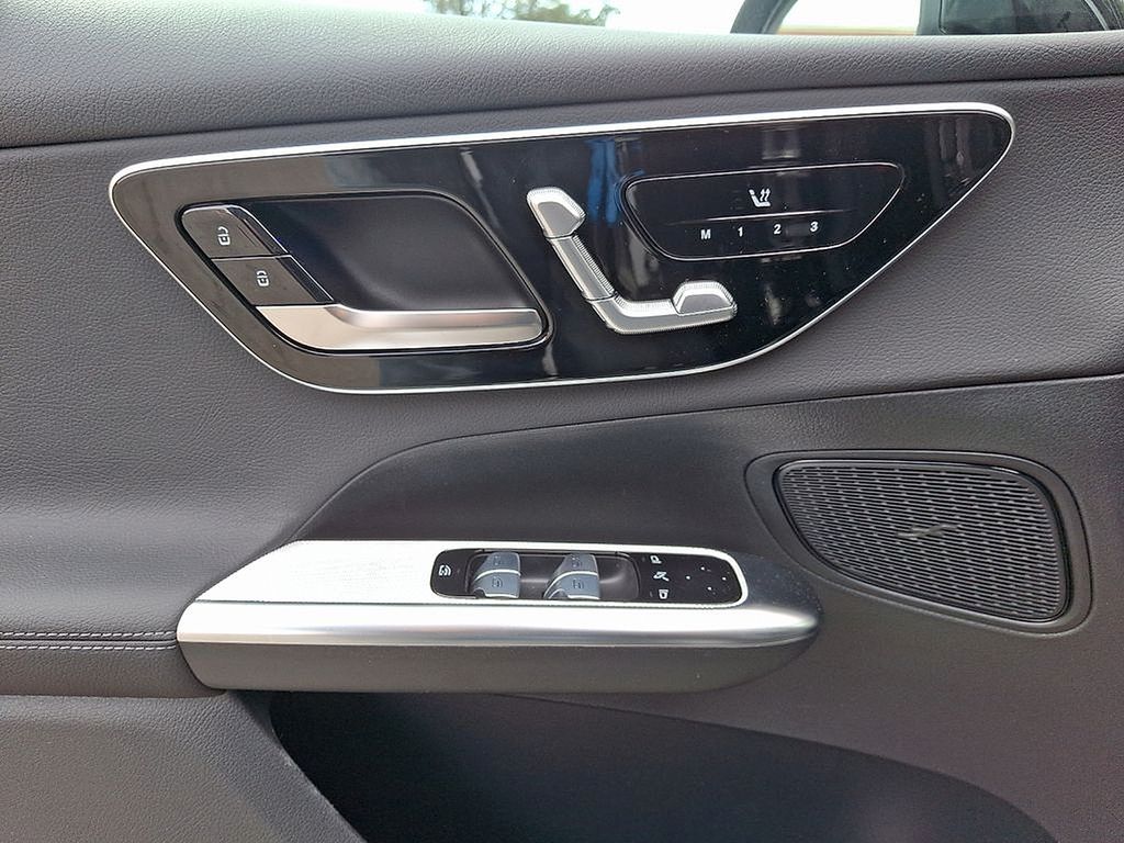 Thumbnail: 2025 Mercedes-Benz GLC - 8