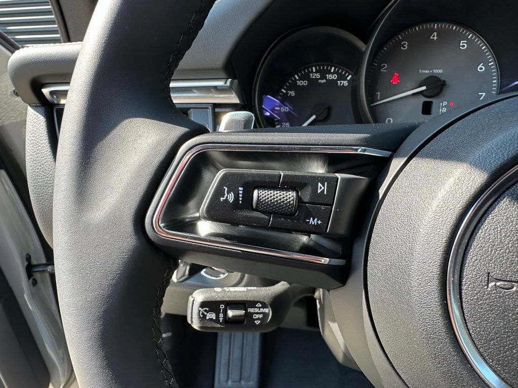 Thumbnail: 2026 Porsche Macan - 19