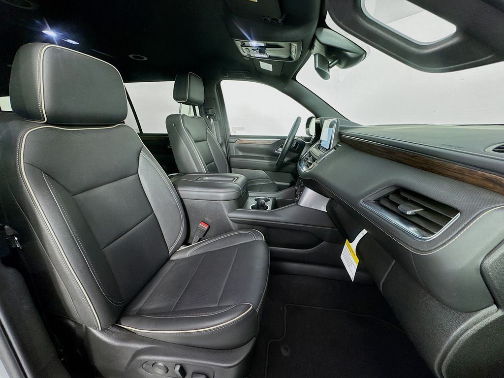 2024 Chevrolet Suburban Premier photo