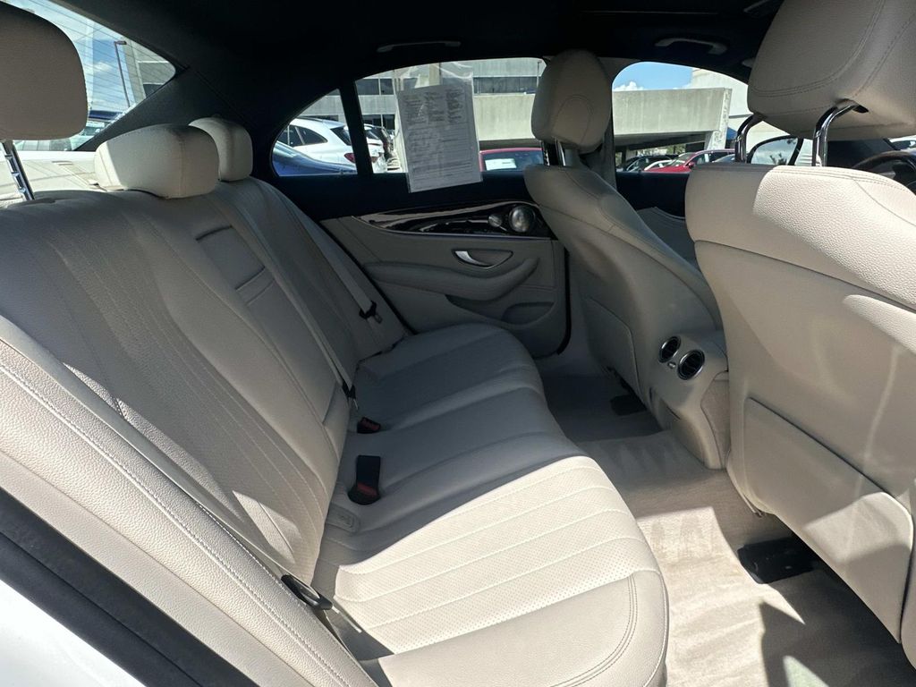 Thumbnail: 2017 Mercedes-Benz E-Class - 12