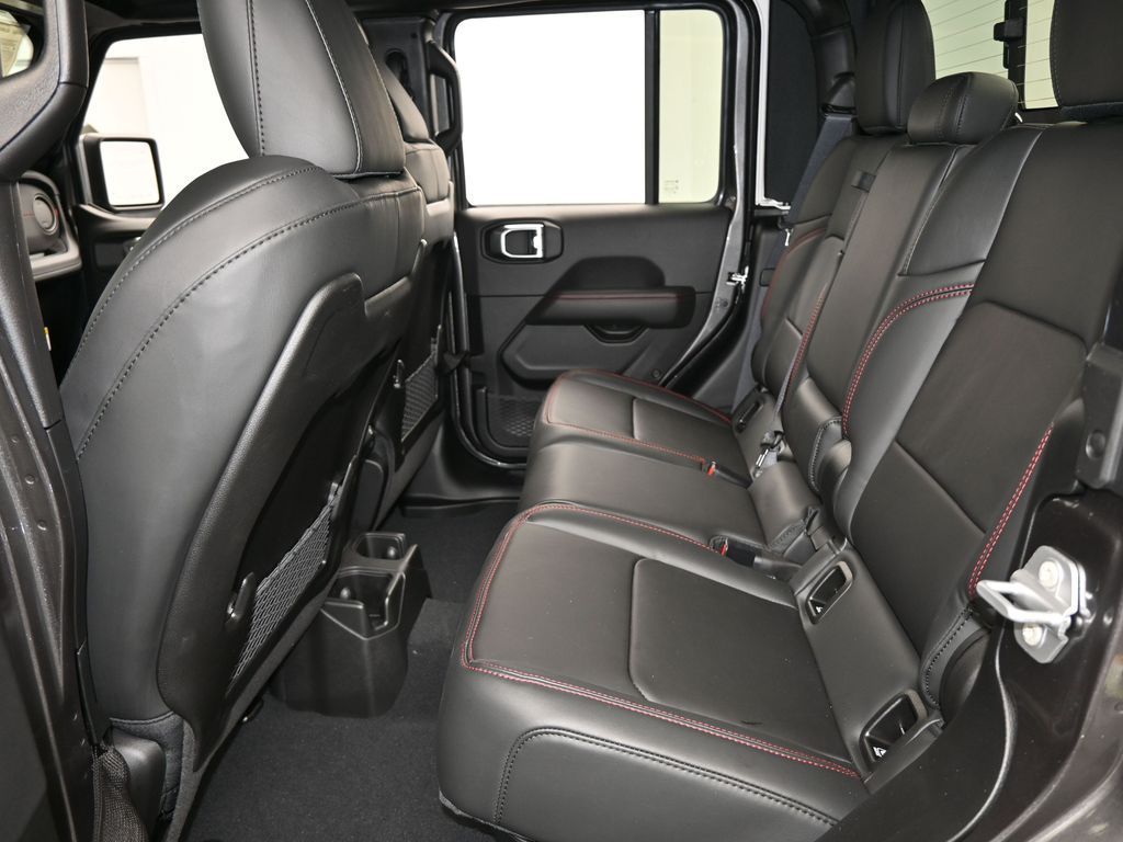 New 2026 Granite Crystal Metallic Clearcoat Jeep Rubicon image 32