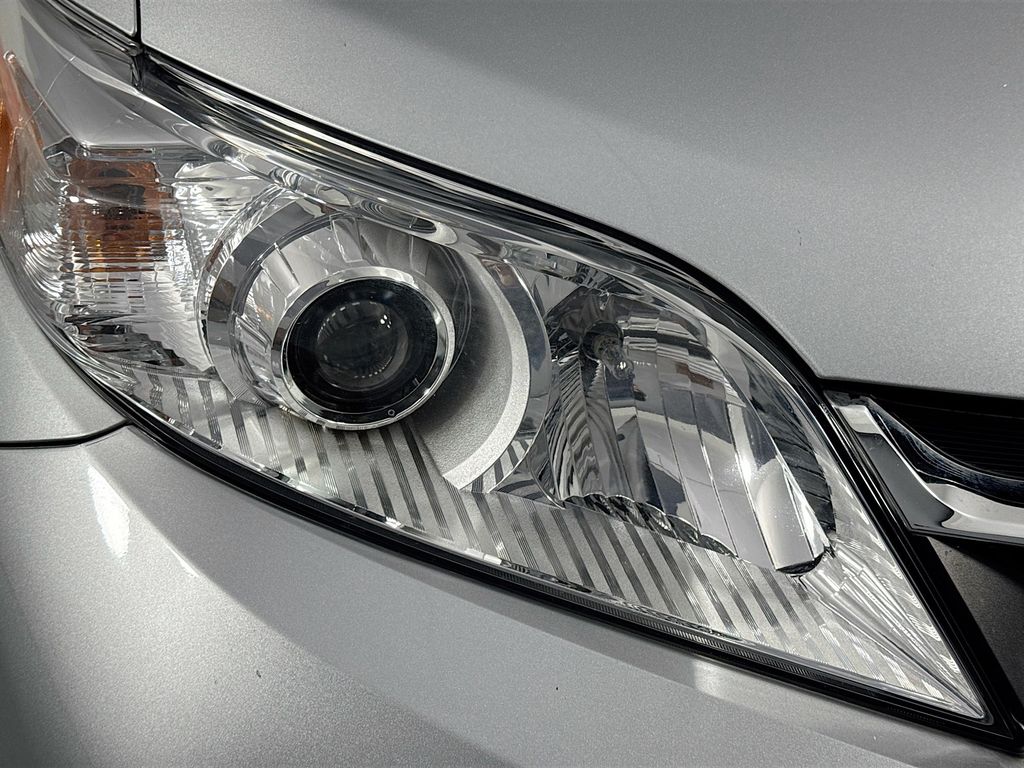 Used Car 2019 Toyota Sienna  Le For Sale Under $25,000 In Austin, Texas