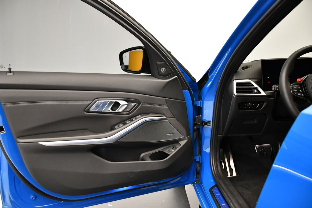 Thumbnail: 2025 BMW M3 - 30