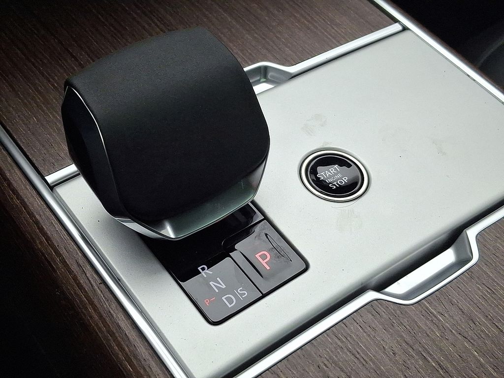 Thumbnail: 2026 Land Rover Range Rover - 12