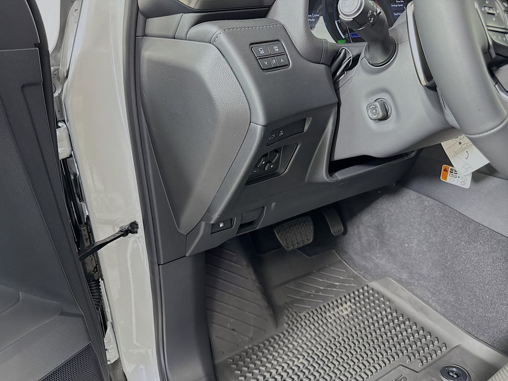 Thumbnail: 2026 Lexus LX - 10
