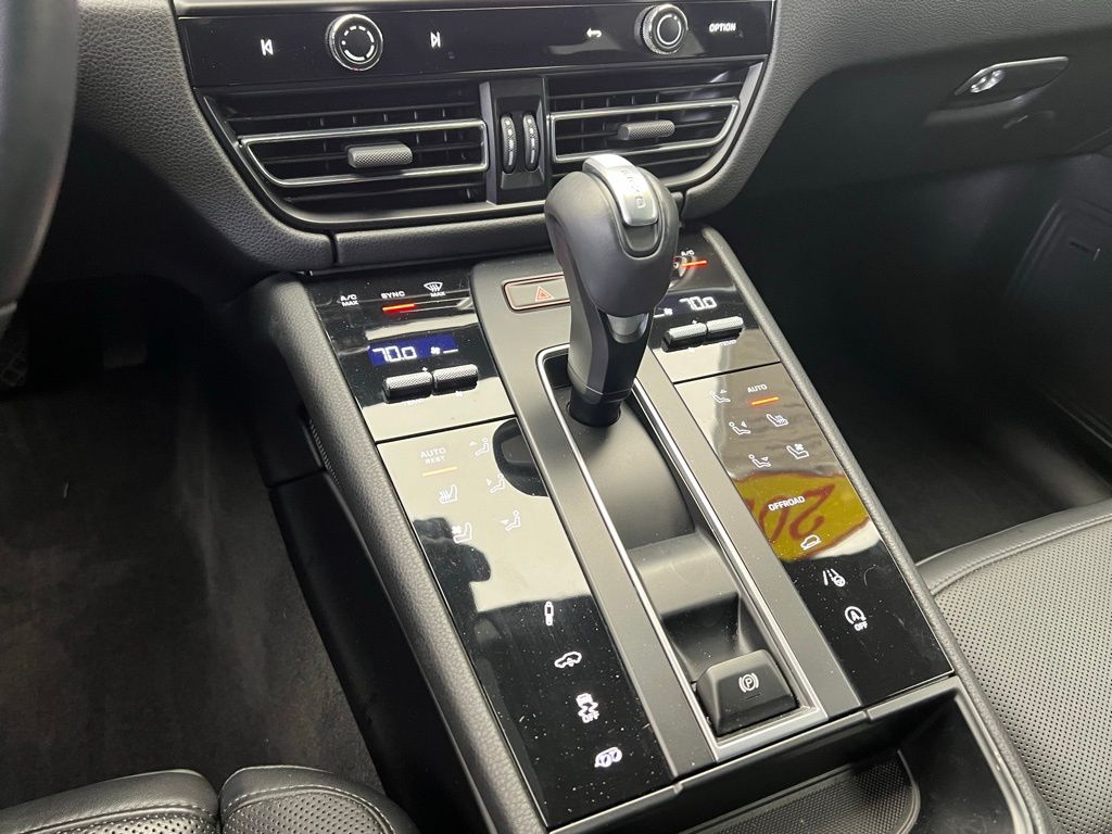 Thumbnail: 2023 Porsche Macan - 11